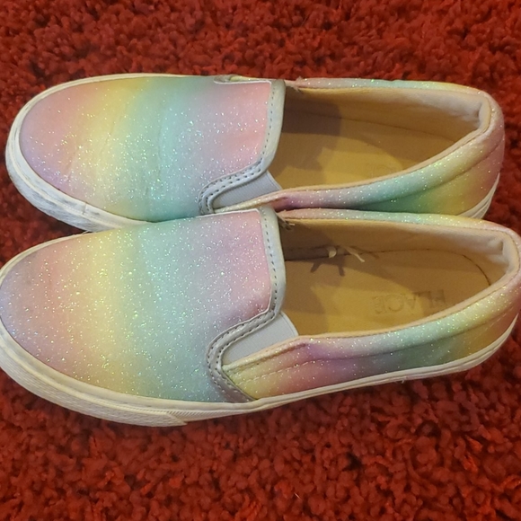 Shoes - Picture 2 of 3